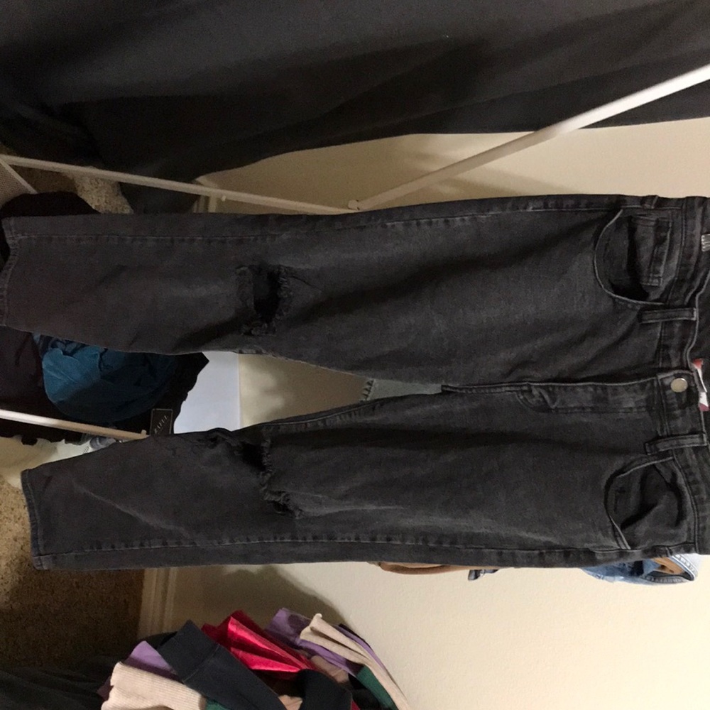 BLACK SKINNY JEANS